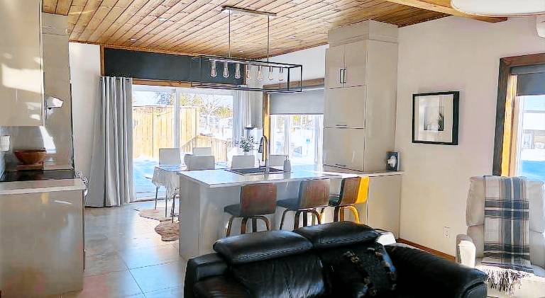 Chalet with yard, grill & terrace — photo 4