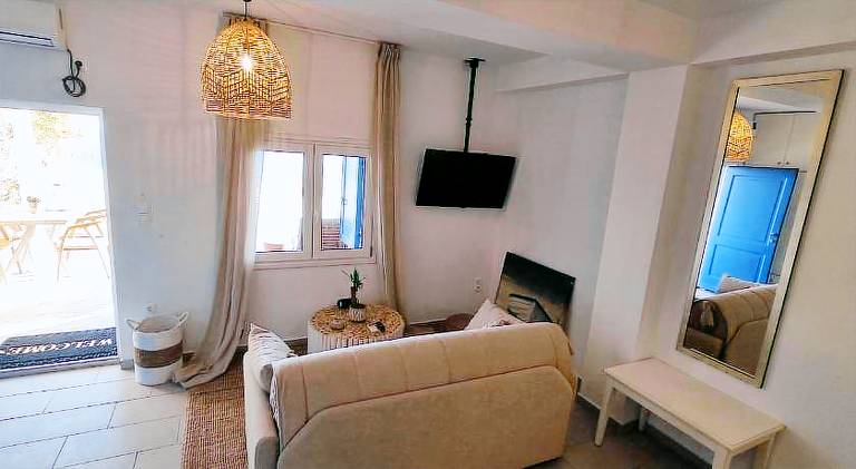 Apartment with terrace, jacuzzi & garden — photo 2