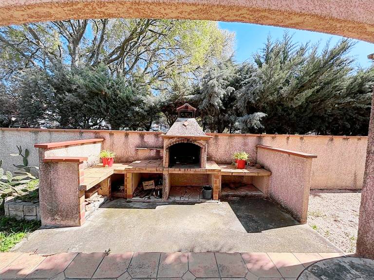 Villa with barbecue & garden — photo 3