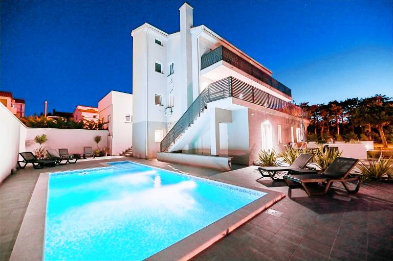 Holiday apartment with grill, pool & garden — photo 2