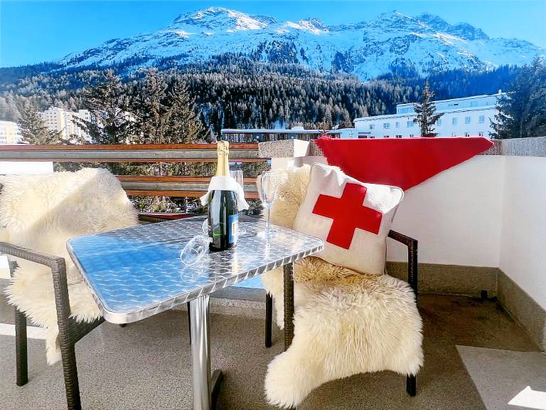 Fully equipped pleasant apartment | Mountain view | Close to the ski | Pet-friendly in St. Moritz
