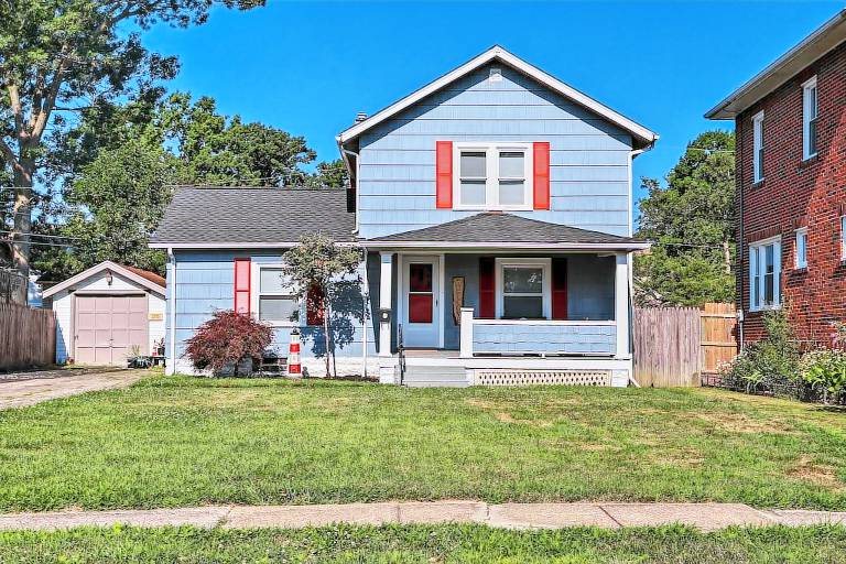 House  Lorain