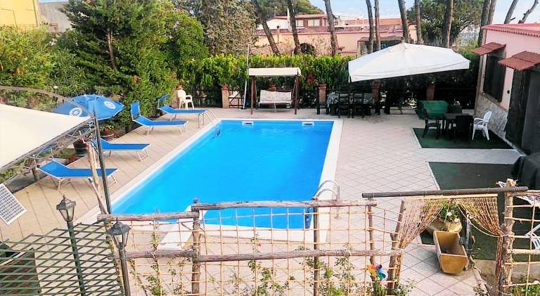 Villa with pool in Pompei