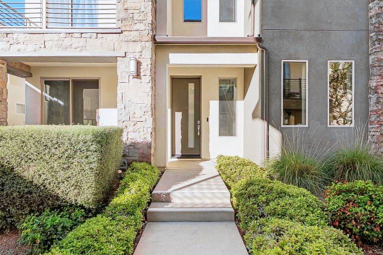 House  Granada Hills