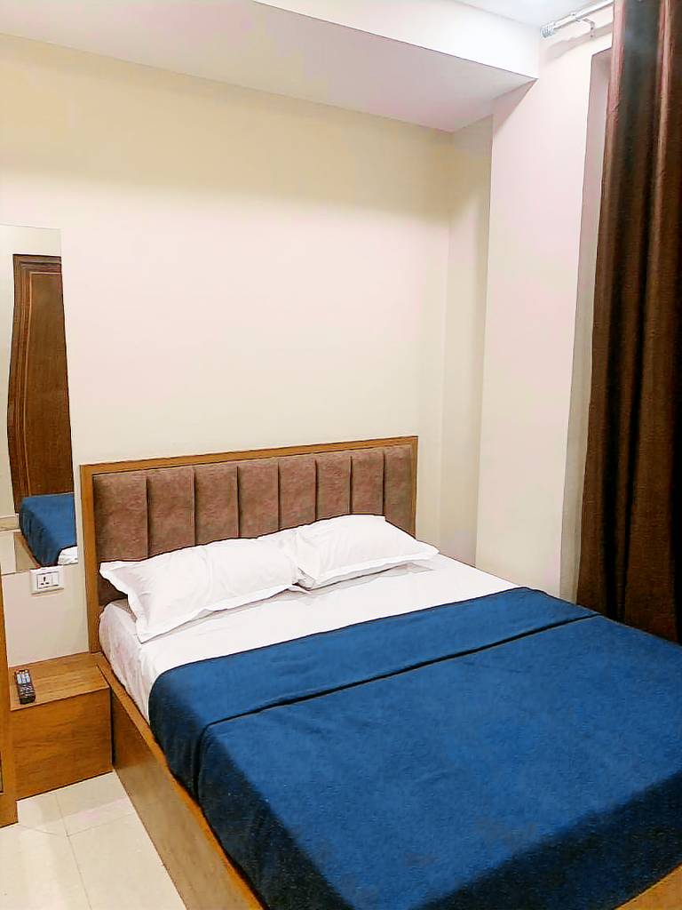Crystal Hotel Inn in Anekal