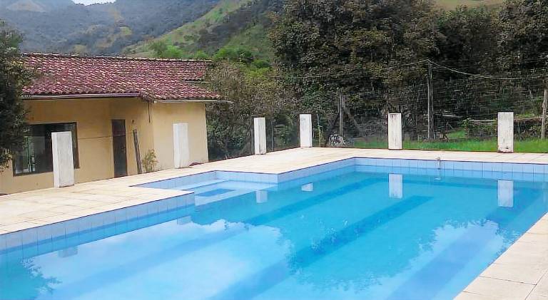 House with pool — photo 3