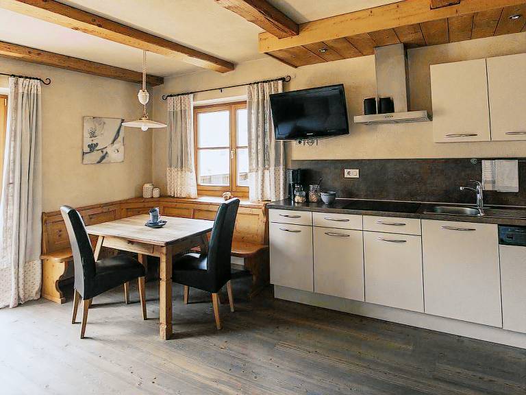  in Schrambach, Villnösser Haltestelle für max. 6 Personen