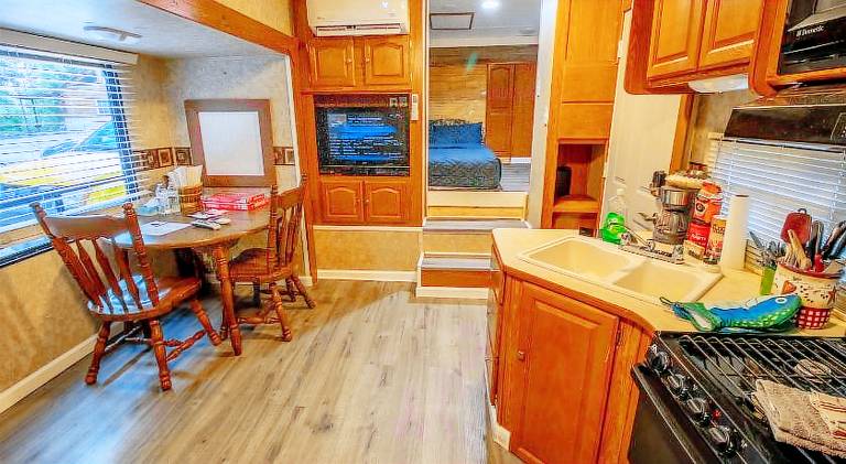 Kozy Haven Log Cabin Rentals — photo 4