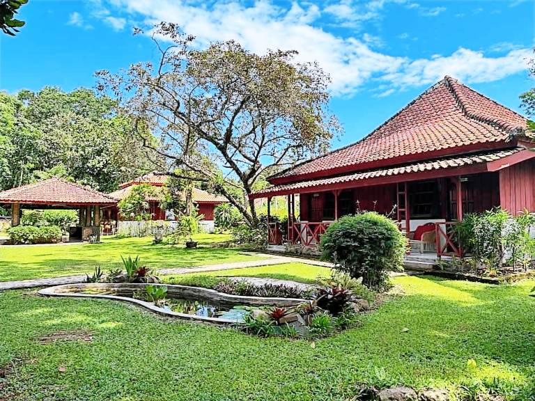 Lodge  Labuhan Ratu IX