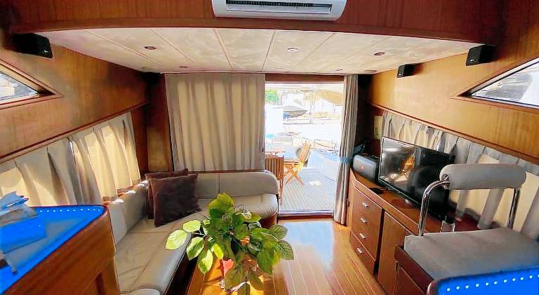 Boat with 1 room for 6 persons — photo 3
