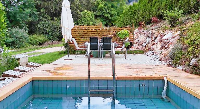 Holiday apartment with terrace, pool & grill — photo 3