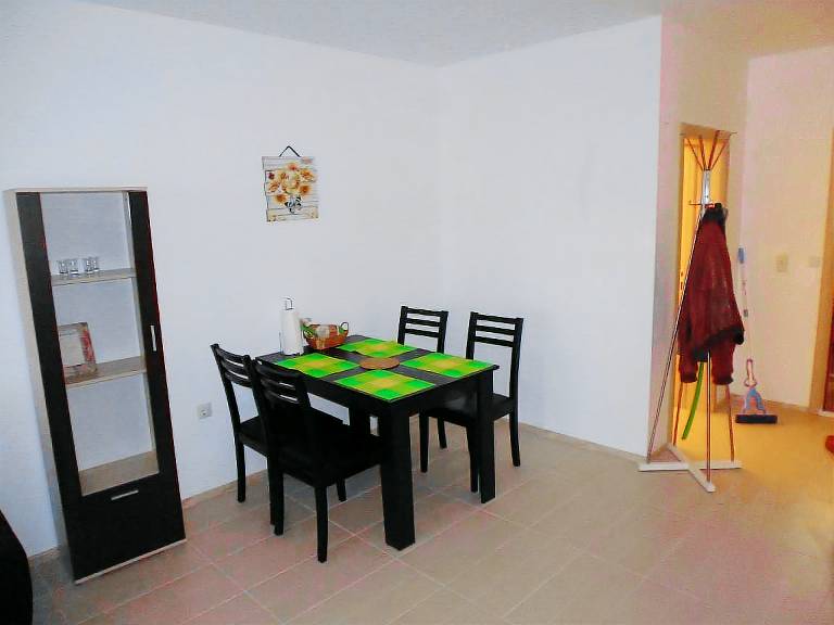 Rental apartment with pool & yard — photo 4