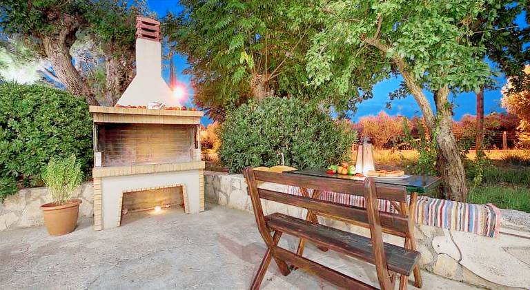 Rental apartment with barbecue, terrace & garden — photo 4