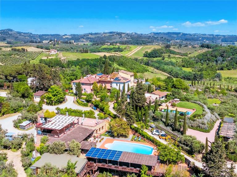 Vacation home with barbeque, pool & garden | Nature view — photo 3