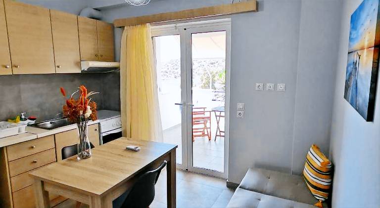 Apartment with patio — photo 5