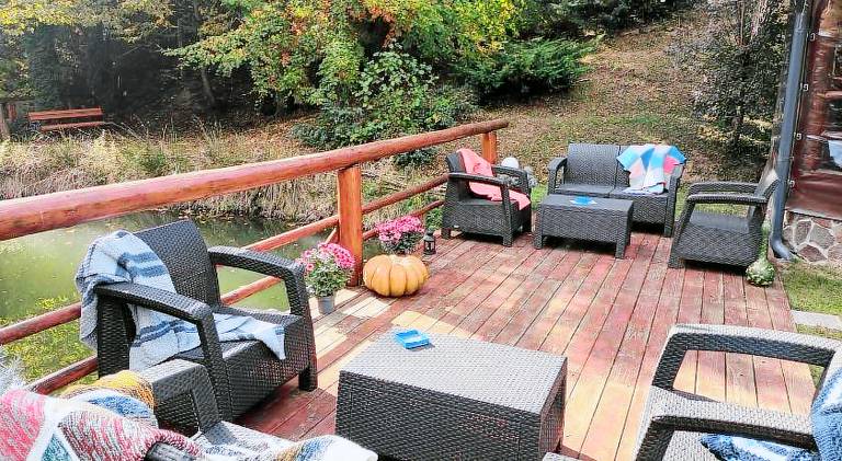 Lodge with barbecue, yard & patio — photo 2