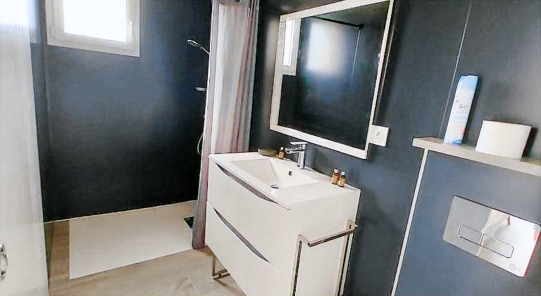 Serviced apartment with garden, BBQ & pool | Pet-friendly — photo 2