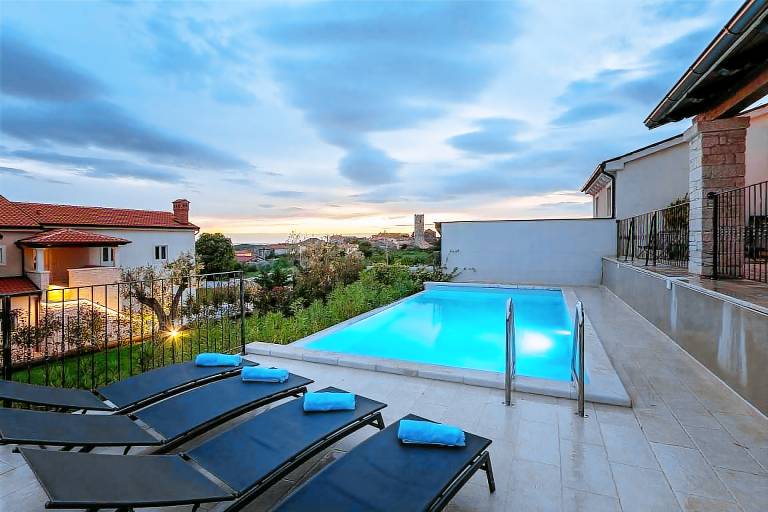 Villa with terrace, yard & grill — photo 5