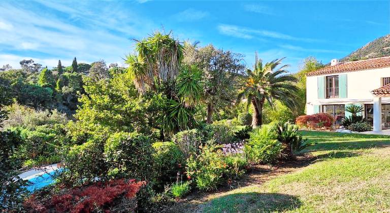 Villa with patio, barbeque & private pool in Cogolin