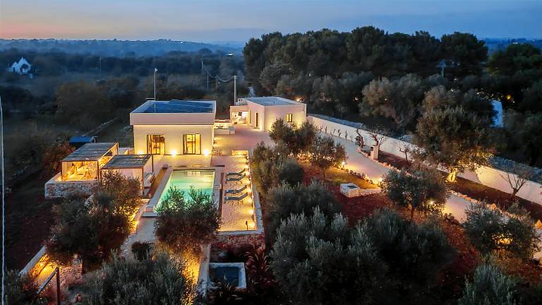 Villa with barbeque, patio & private pool | Garden view in Ostuni