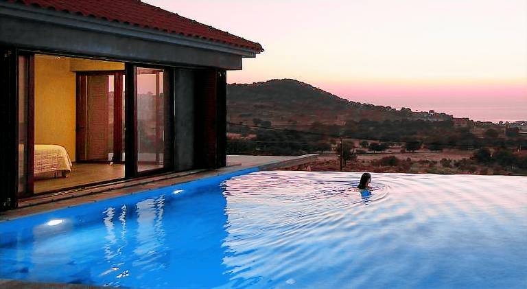 Villa with barbecue, garden & patio | Perfect for remote work — photo 3