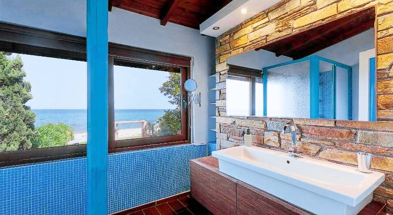 Efharis Beachfront Villa — photo 2