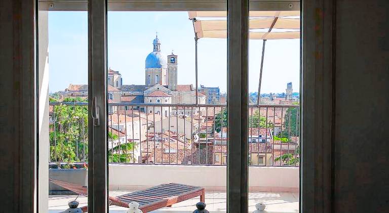 Apartment with terrace | Close to Palazzo della Ragione | Pet-friendly — photo 5