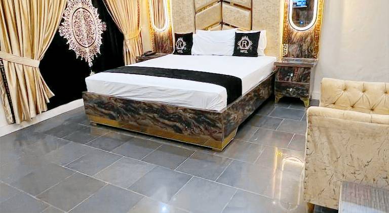 Hotel new royal palace in Lahore