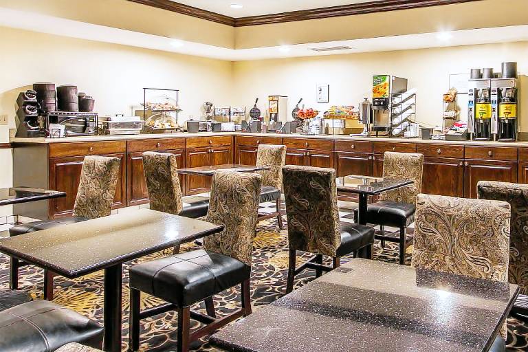 Evangeline Downs Hotel, an Ascend Collection Hotel — photo 4
