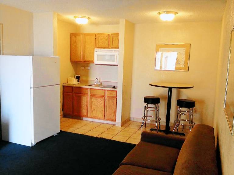 America's Best Inn and Suites Emporia — photo 3