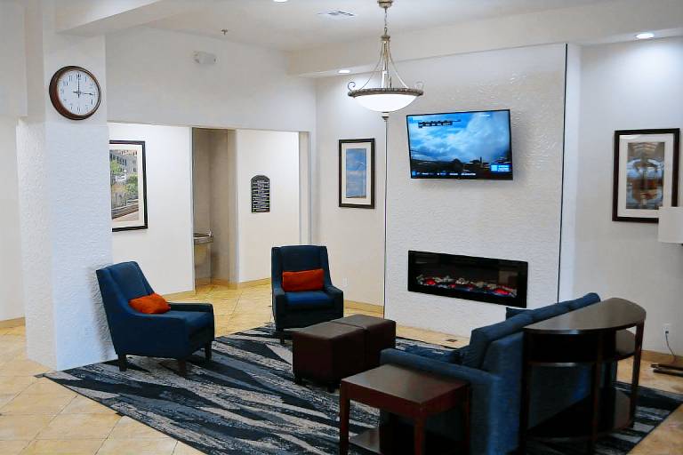 Comfort Suites Yukon - SW Oklahoma City — photo 2