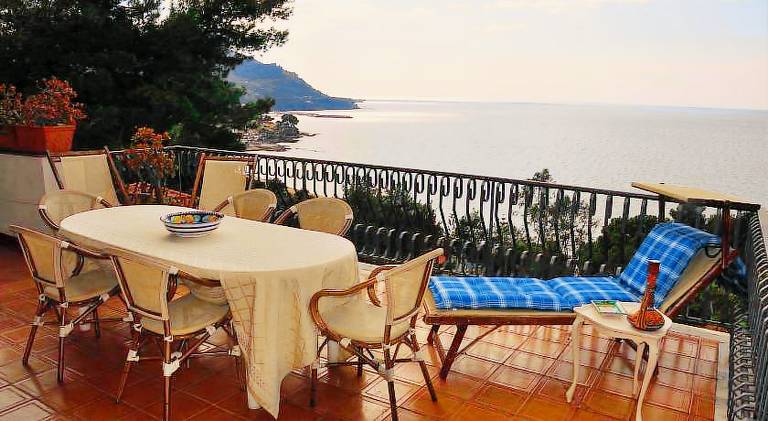 Apartment with yard, BBQ & patio | Close to the beach | Perfect for remote work | Pets are welcome — photo 2
