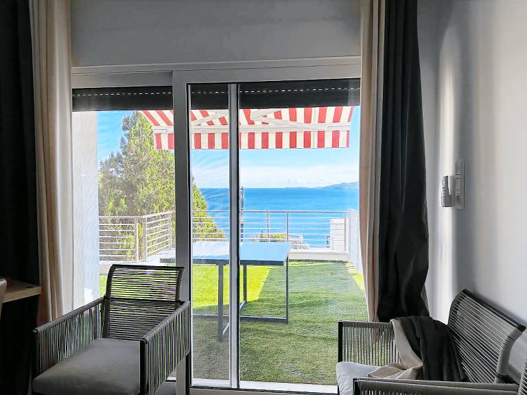 Villa with terrace & yard — photo 2