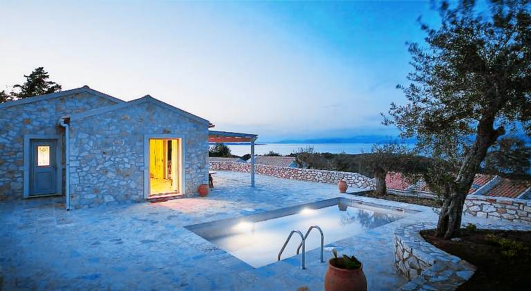 Villa with private pool, patio & BBQ — photo 4