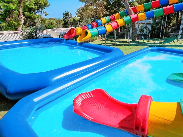 Mobile home with pool & patio | Pets are welcome — photo 3