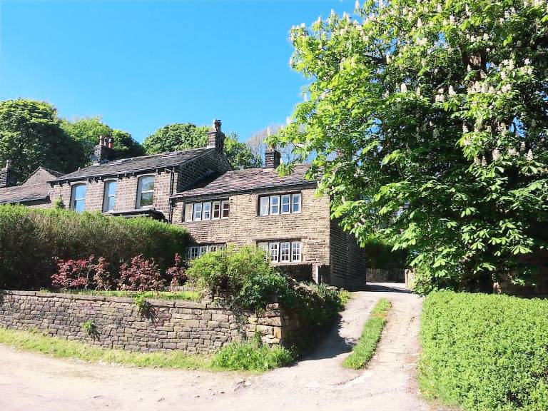 Cottage  Oldham District