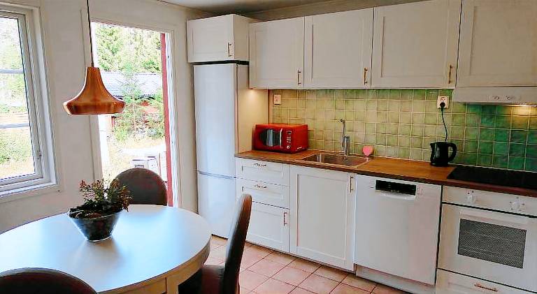 Rental apartment with patio, sauna & barbeque | Perfect for remote work — photo 3