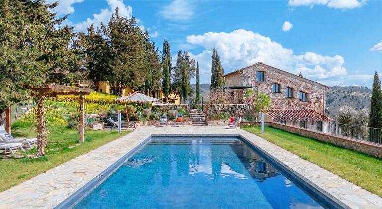 Fully equipped villa with barbecue, terrace & private pool | Perfect for remote work | Pets are welcome in Gaiole in Chianti