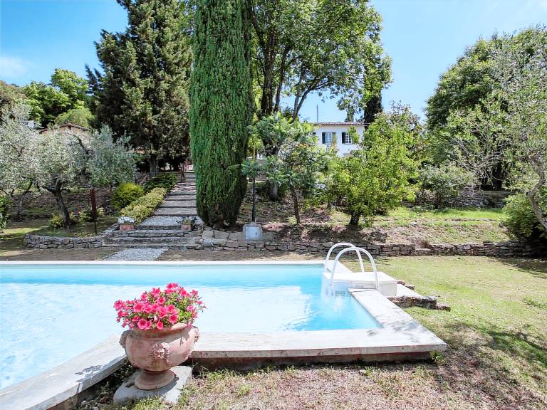 Vacation home with pool, BBQ & garden | Dogs allowed — photo 4