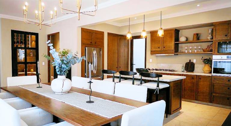 Ample villa with hot tub & pool | Pets allowed — photo 4