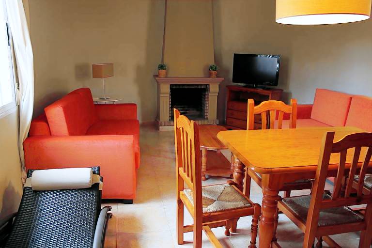 Villa with garden, private pool & patio | Pet-friendly — photo 4