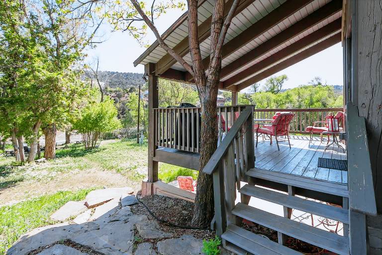 Pet Friendly Rustic Cabin on the Animas River - 6 Min. to Downtown Durango — photo 5