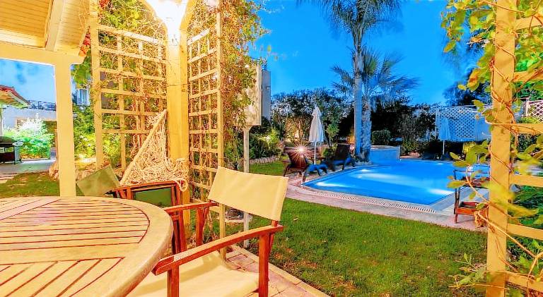 Fully equipped charming villa with garden, private pool & hot tub | Close to the beach | Pets are welcome — photo 4