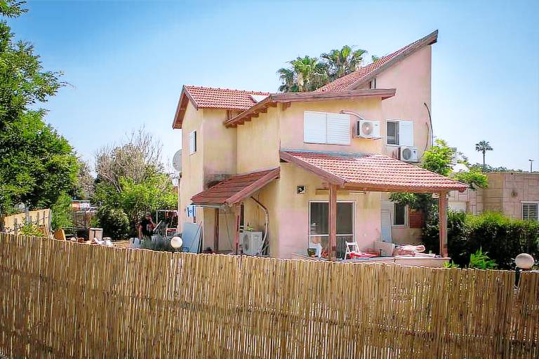 Hostel  Qatsrin