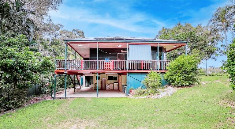 House with 4 rooms for 10 persons in Gladstone