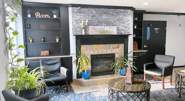 New Victorian Inn & Suites Lincoln — photo 3