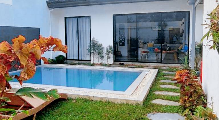 Villa with pool — photo 5
