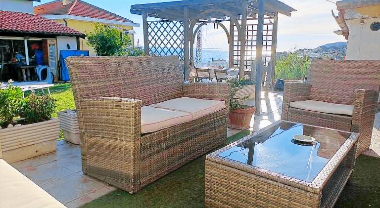 Holiday apartment with yard in Sanremo