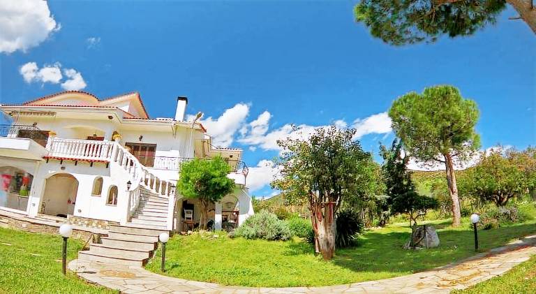 House with patio, garden & barbeque | Pets are welcome in Volos