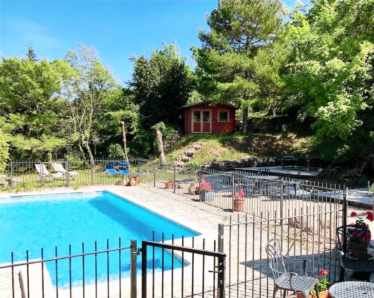 Family-oriented spacious vacation home with barbeque, garden & pool | Pets allowed — photo 2
